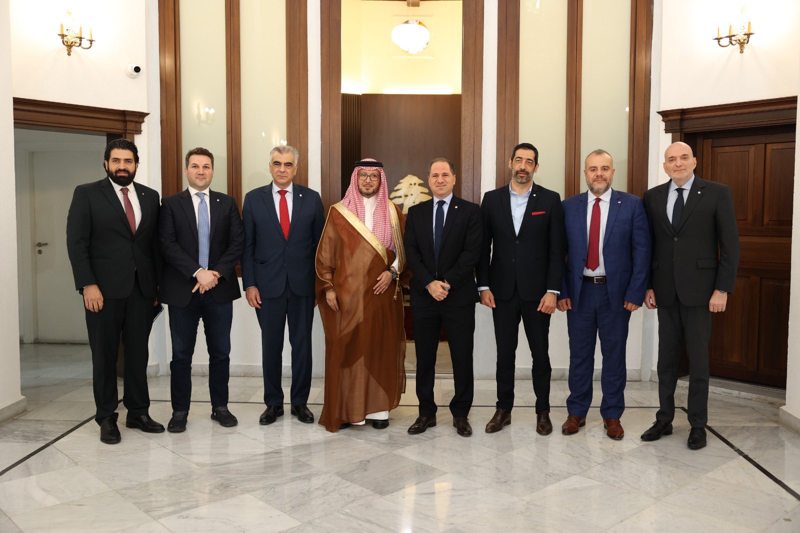 الجميّل يلتقي ونواب الكتائب السفير بخاري مودّعاً: التأكيد على عمق العلاقات اللبنانية – السعودية