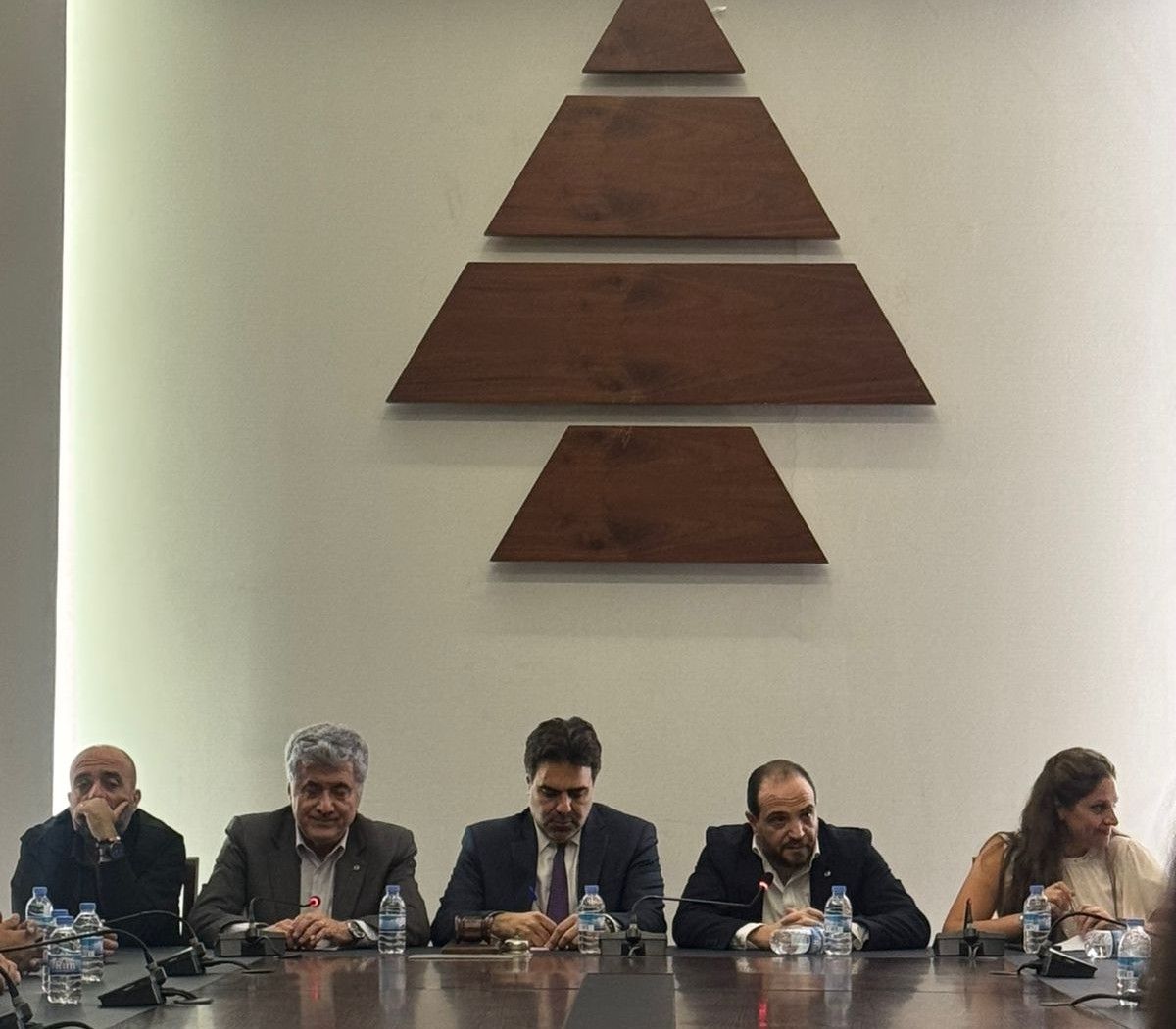 لقاء حاشد لندوة المحامين الديمقراطيين في الكتائب: دعم ترشيح موريس الجميّل وميلاد حكيّم وايلي بازرلي