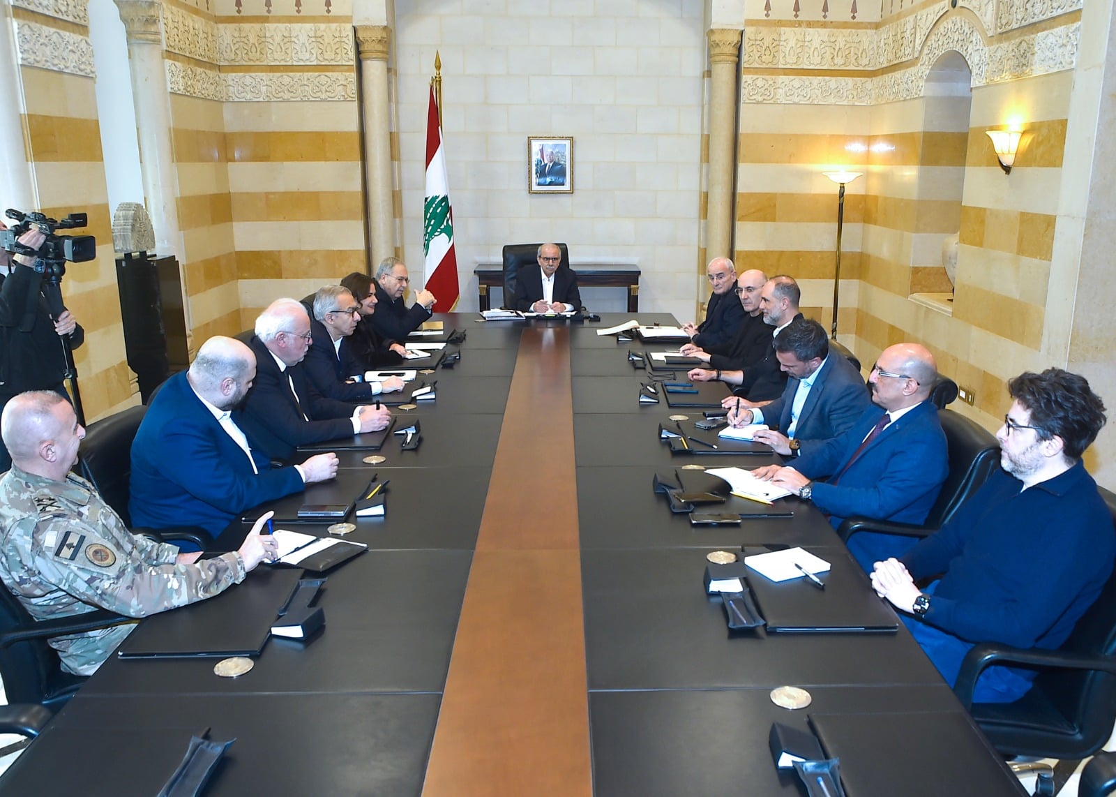 سلام بعد الاجتماع الوزاري الموسّع: لوضع مصلحة لبنان فوق أيّ ظرف آخر  والمواد الغذائية والادوية والمحروقات متوفرة في الاسواق لفترة لا تقل عن شهرين