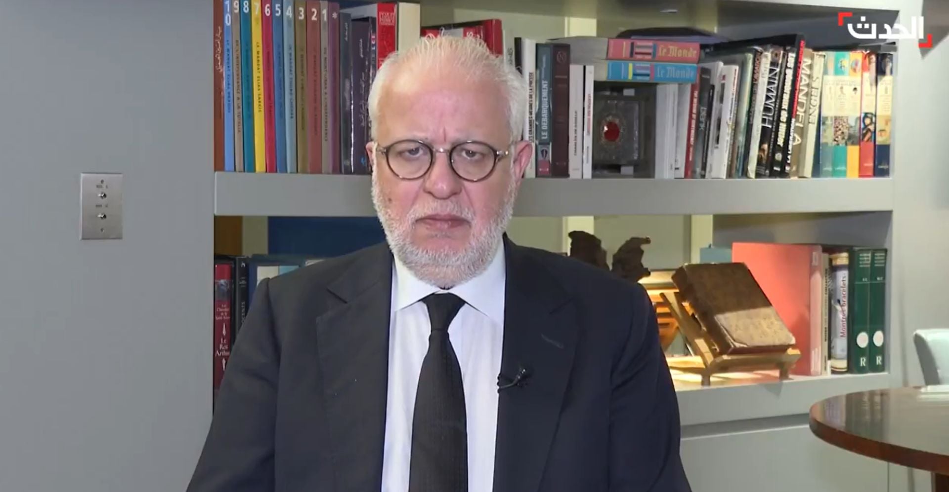 عادل نصّار: الأنشطة العسكرية لحزب الله مخالفة للقانون والدولة ماضية في حصر السلاح بيدها