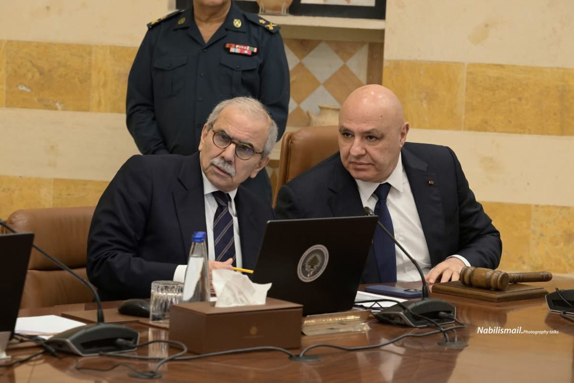 لبنان رَفَعَ "البطاقة الحمراء" بوجه إيران... مطاحنَة دبلوماسية وأكثر