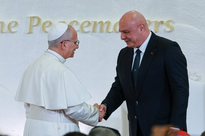 البابا لاوون للبنانيين: أنتم شعب لا يستسلم بل ينتصر أمام الصعاب...الرئيس عون: أبلغوا العالم عنا، بأننا لن نموت ولن نرحل ولن نستسلم