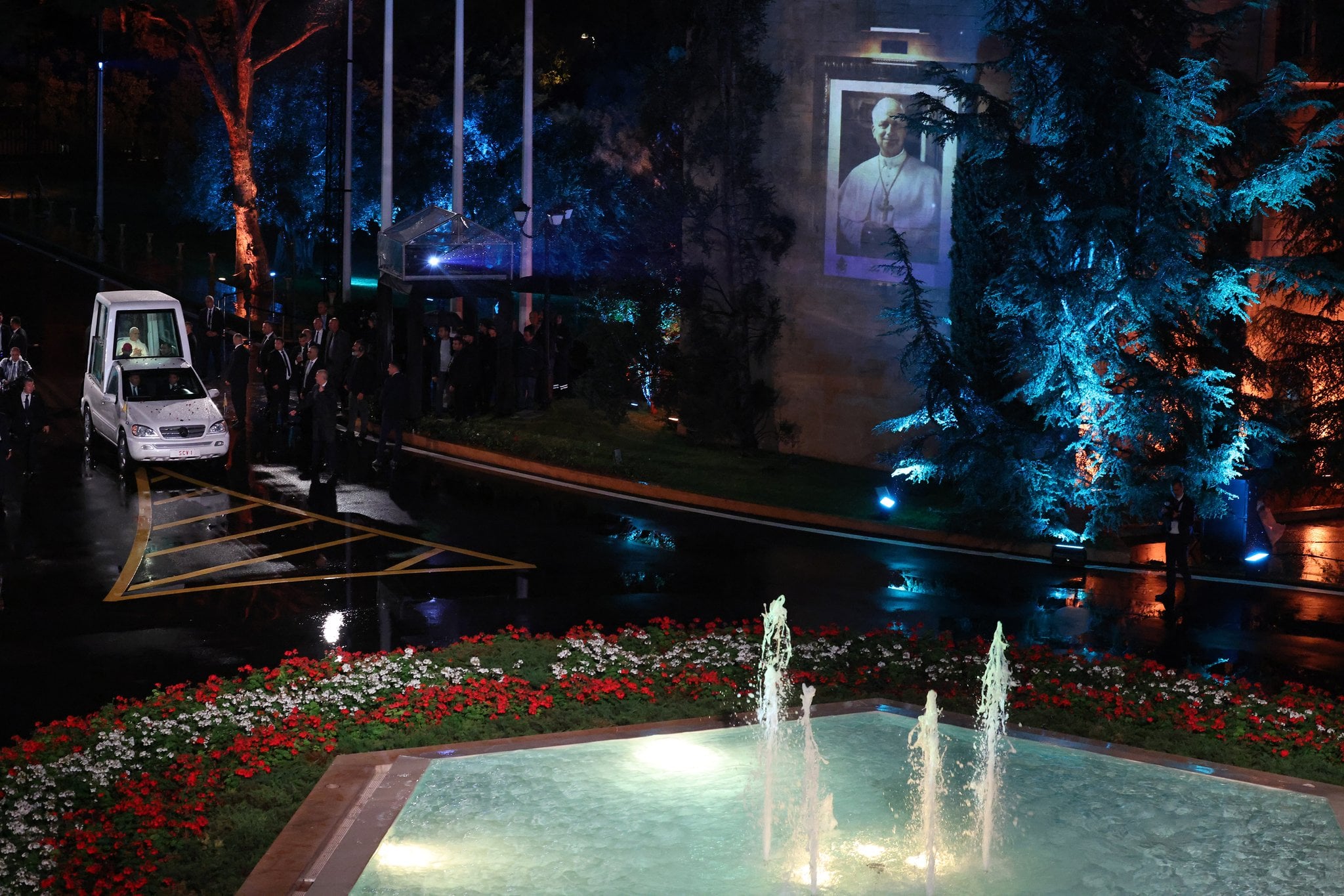 بالفيديو- قداسة البابا في القصر الجمهوري...3 خلوات وعرض ليزر ترحيبي