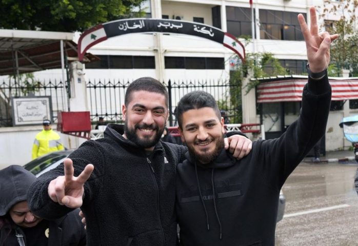 بعد التحقيق معهما... ترك نون و بو صعب بسند اقامة وتعهّد | الكتائب